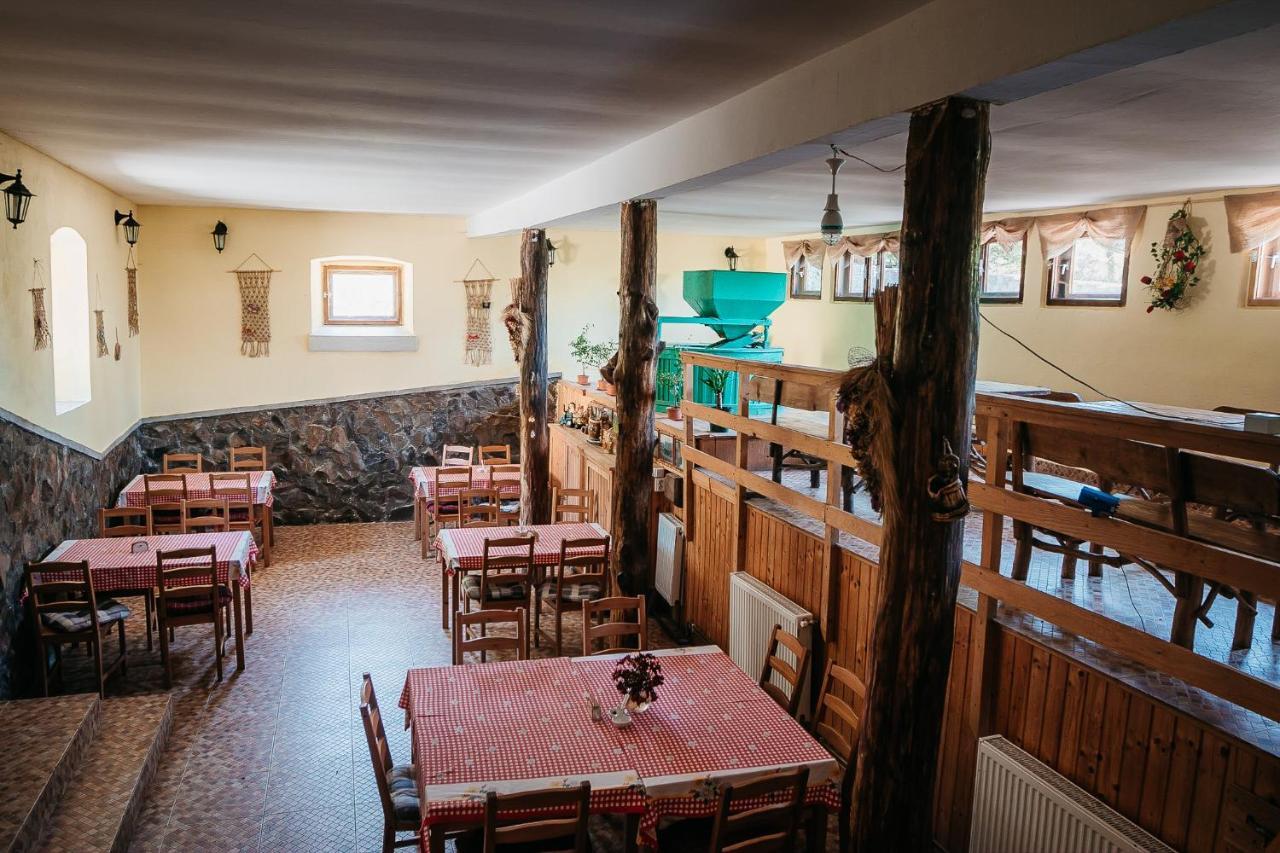 Moara De Piatra Hotell Carta  Exteriör bild