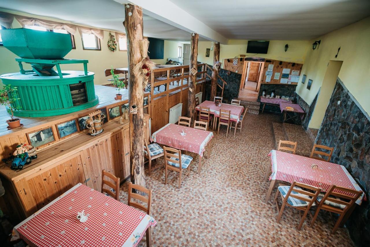 Moara De Piatra Hotell Carta  Exteriör bild