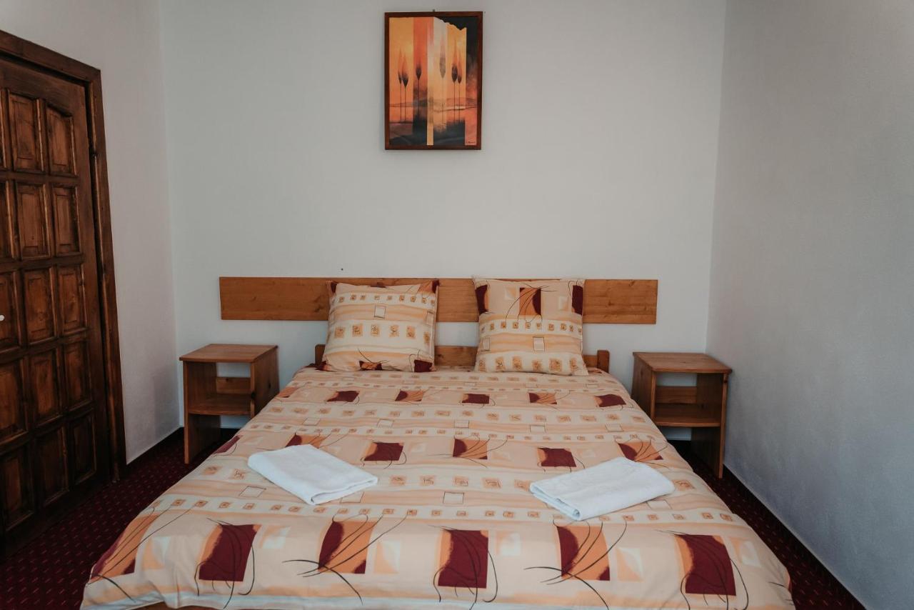Moara De Piatra Hotell Carta  Exteriör bild