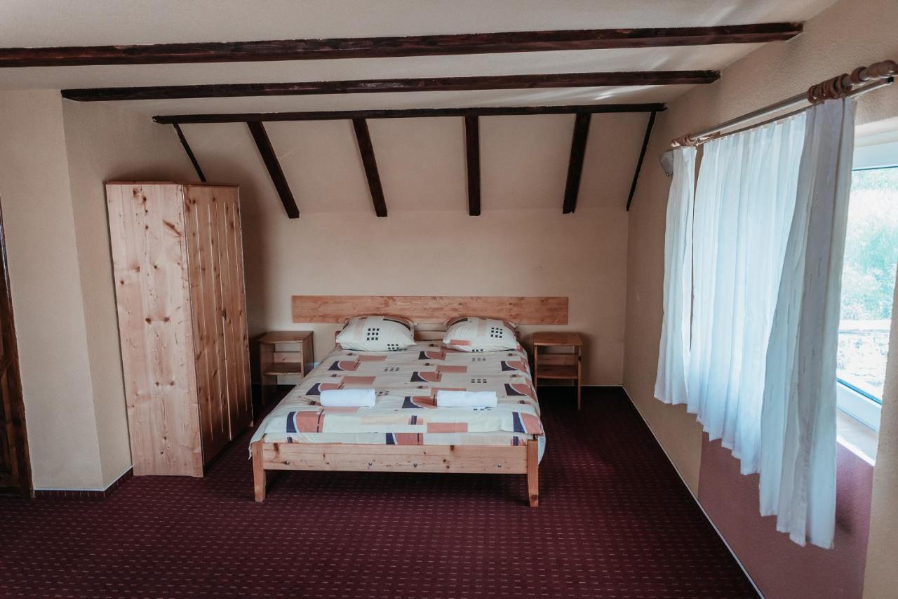 Moara De Piatra Hotell Carta  Exteriör bild