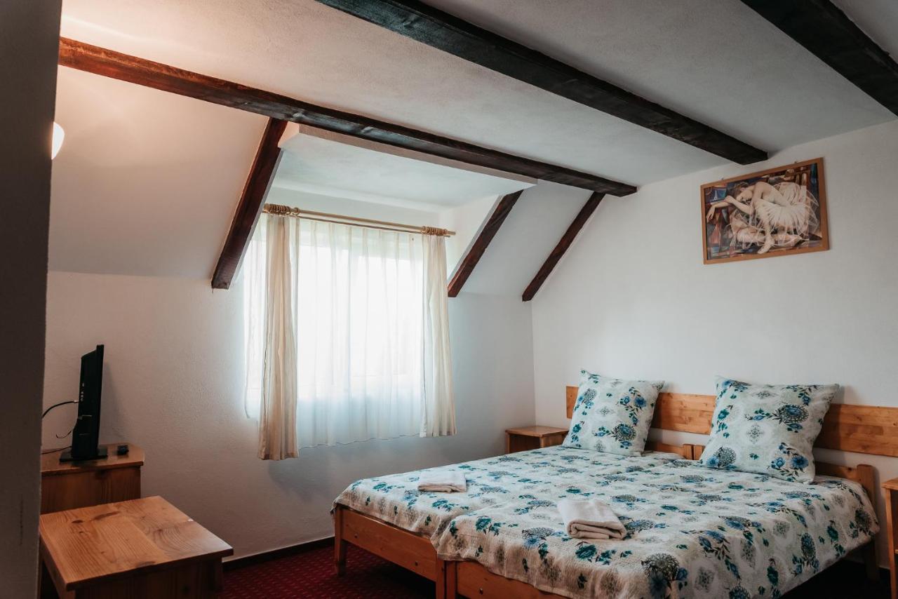 Moara De Piatra Hotell Carta  Exteriör bild