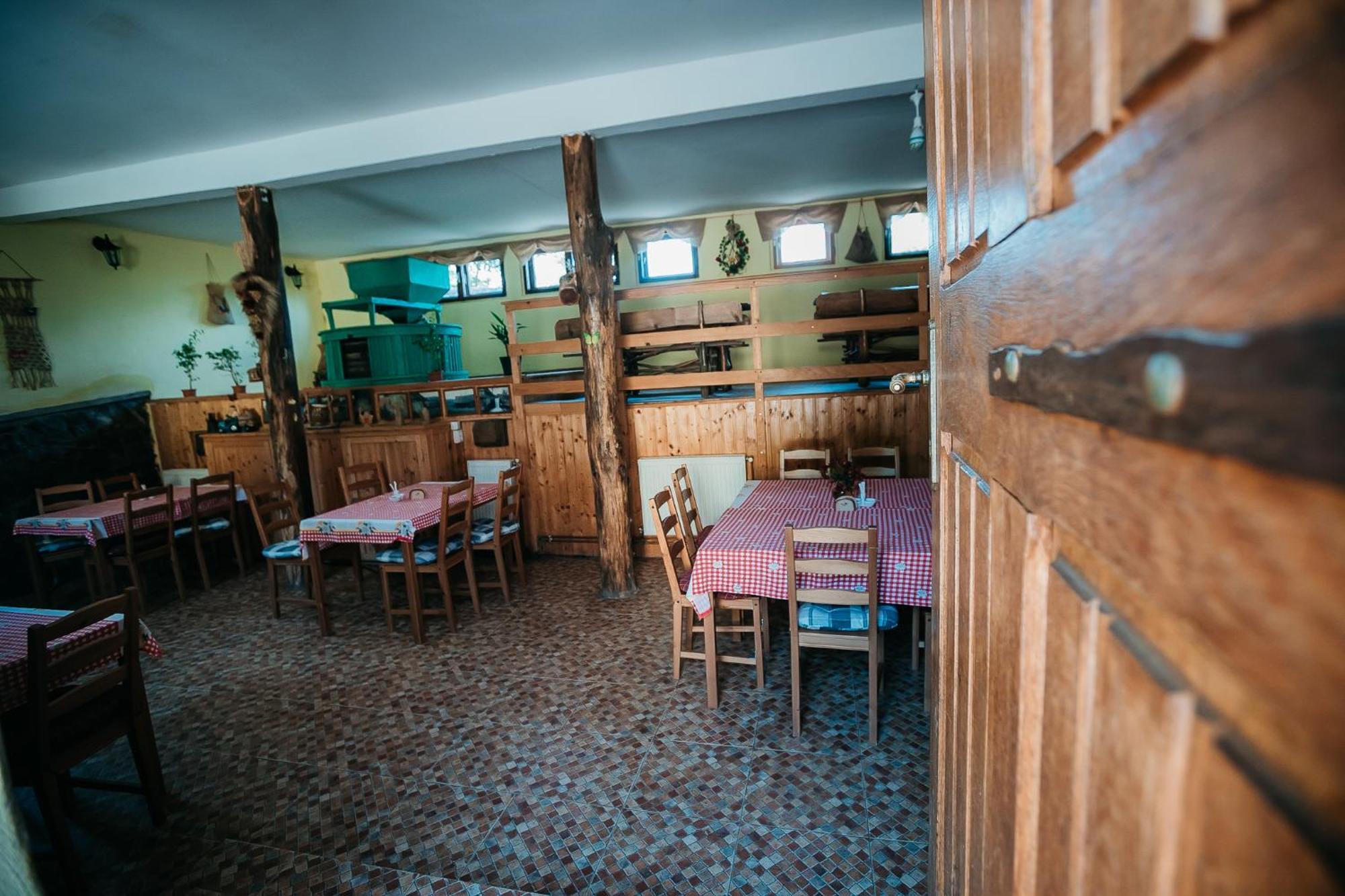 Moara De Piatra Hotell Carta  Exteriör bild