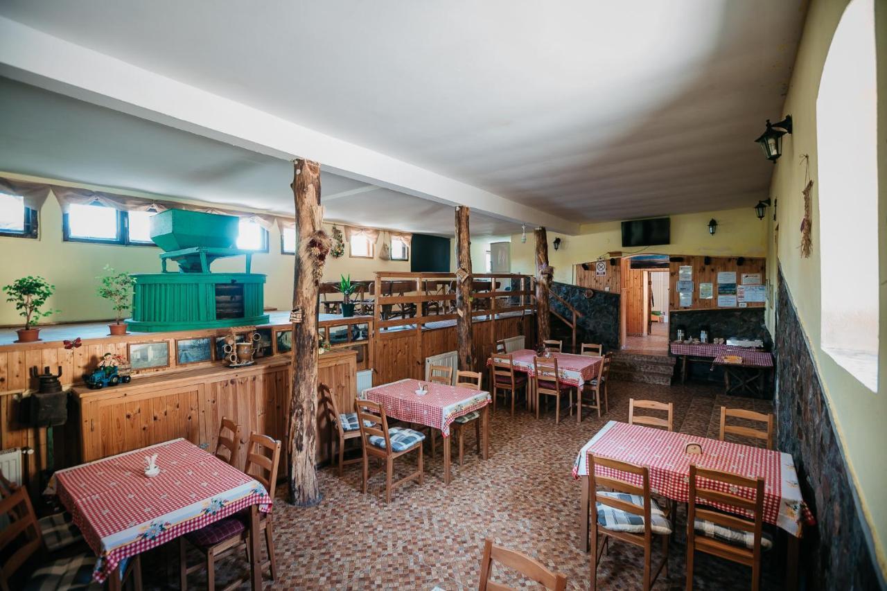 Moara De Piatra Hotell Carta  Exteriör bild